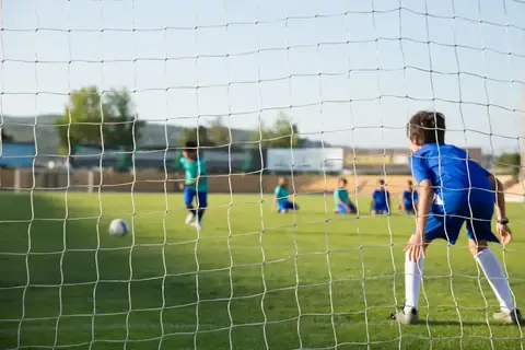Symbolbild: Kinder beim Fußball