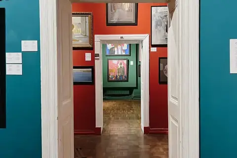 Symbolbild: Bunte Ausstellungsräume